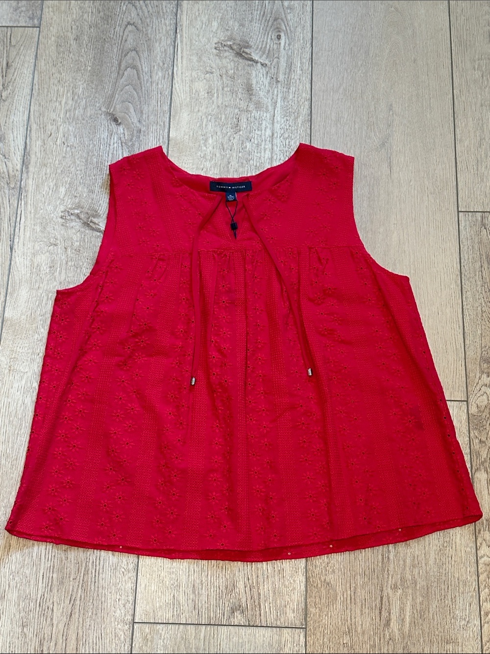 Tommy Hilfiger Women's Sleeveless Embroidered Red Top Tie Neck, Size XL